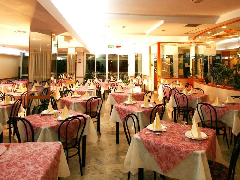 Hotel Zurigo Римини Экстерьер фото