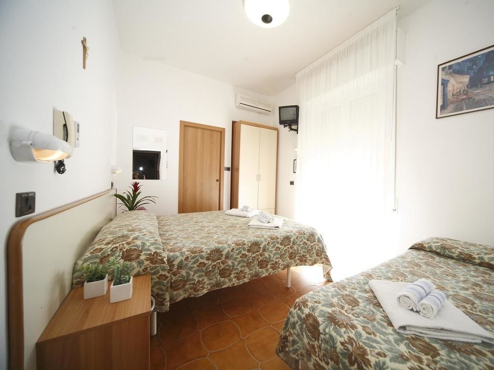 Hotel Zurigo Римини Экстерьер фото